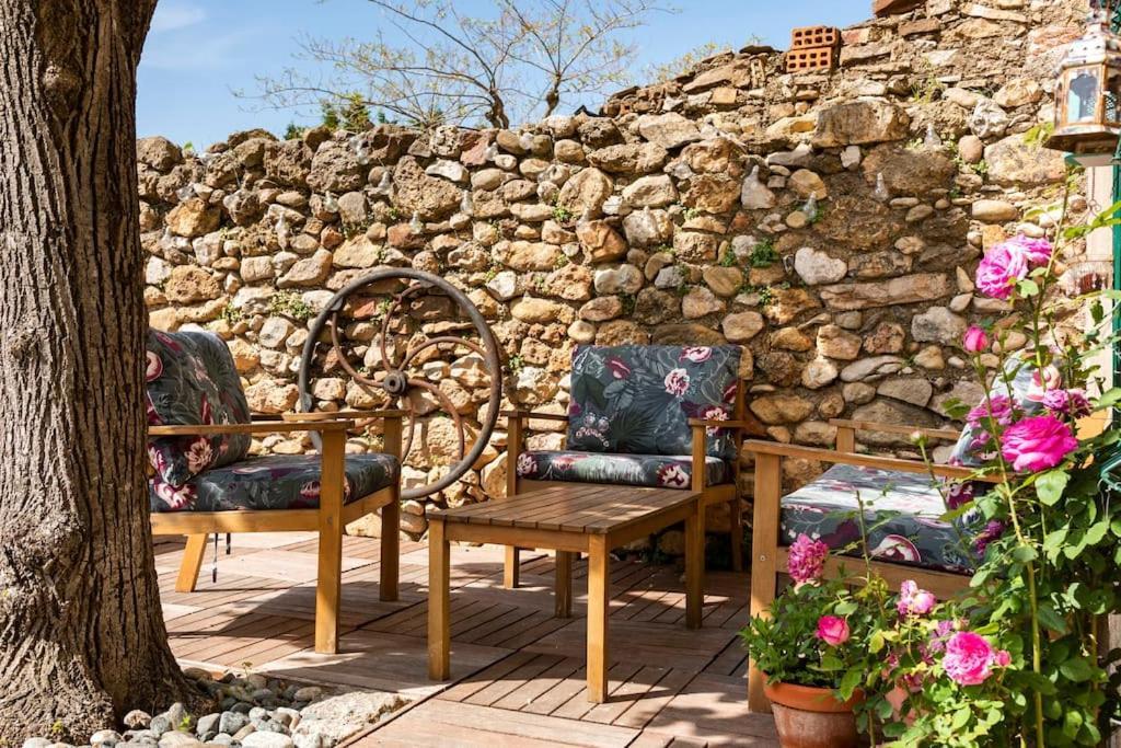 La Calade Bed and Breakfast Montouliers Eksteriør billede